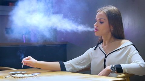 alexia-smoking-superstar-02