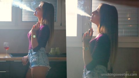 lola-sonia-smoking-sisters-2-15