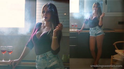 lola-sonia-smoking-sisters-2-16