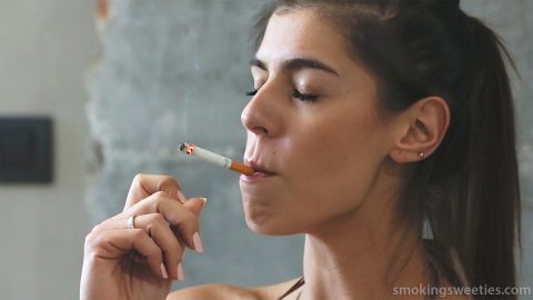 lorena-modern-smoking-woman-18