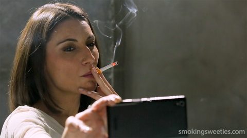 raquel-heavy-smoker-25-09