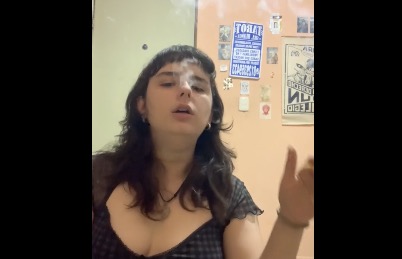 Alienguurl Smokes 2 At Same Time
