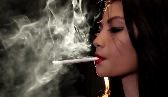 Amara vampira – Smoking kitten