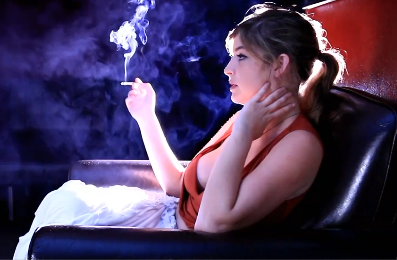 Amber Knows What She Is Doing – USAsmokers