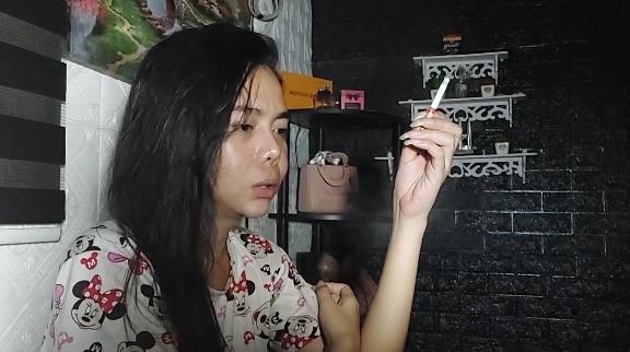 Asian Smoking Queen – When I woke up