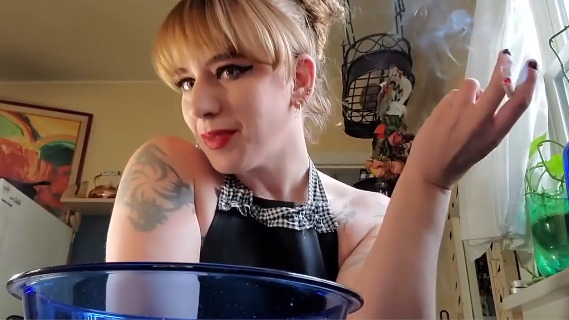 Billie Bee Smoking In The Kitchen. Dildo, Fisting, Squirting And Food Play
