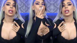 Hot Bimbo Smoking Fetish