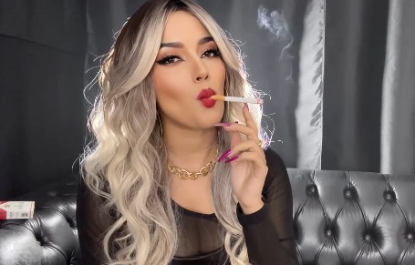 Blonde Doll Marlboro Red 100s – Angie