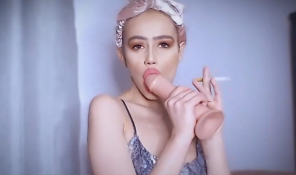 Charly Luna smoking dildo blowjob – 720p