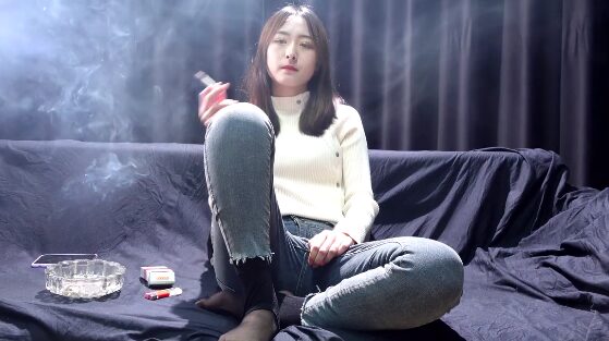 Chinese Girl Smoking Fetish Lungs feeding
