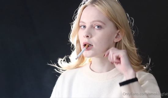 Classy Smoking – Smoking Fabi