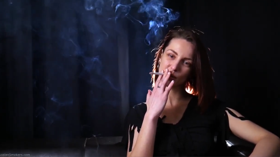 Deep Drags and long exhales – RussianSmokers