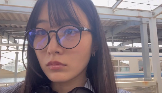 Japanese Smoking Girl Vlog by train, mineral exhibition edition