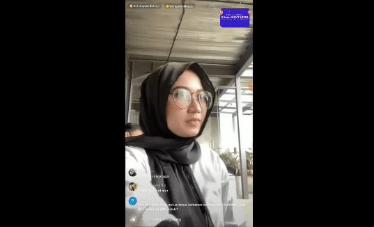 Hijab Indonesian Smoking Live