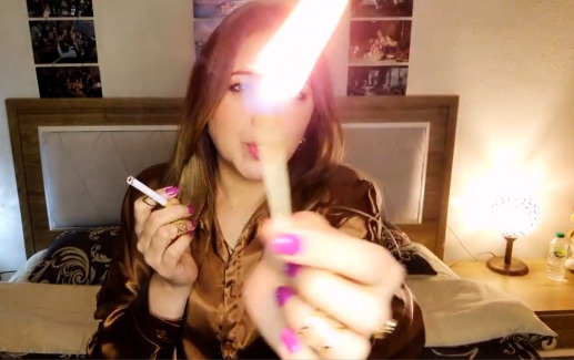 I’m back to smoke with you – lets Smoke marlboro 100s