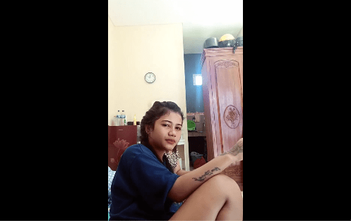 Indo teen smoking with mommy