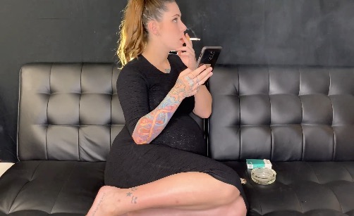 Jae Lynn Preggo Smoker