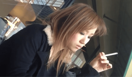 Japanese MILF smoking candid