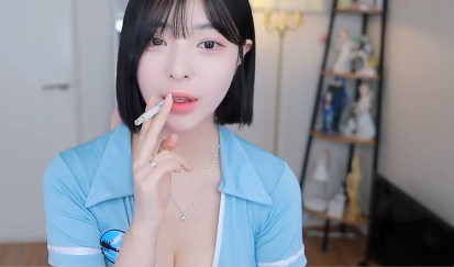 Korean Streamer Smoking