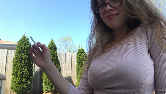 Melissaplus – Smoking Outside