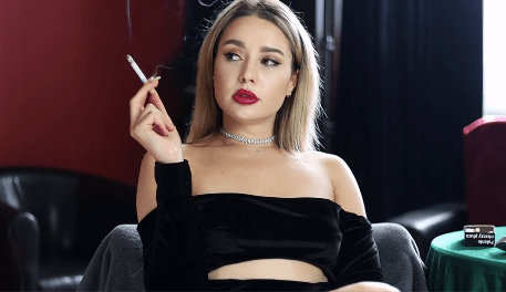 Mia Smoking Elegance – Nicotine Ladies