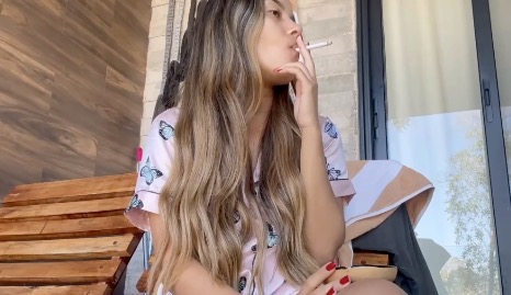 Morning cigarette in my balcony – Angie