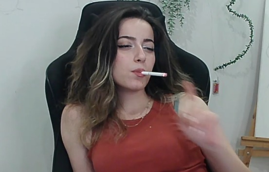 Nice Camgirl enjoying a smoke