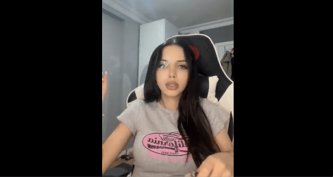 Pretty Turkish Girl Smoking Live