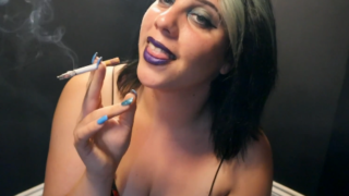 Purple lips – Mistress Ash