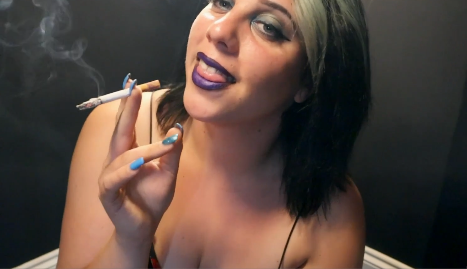Purple lips – Mistress Ash