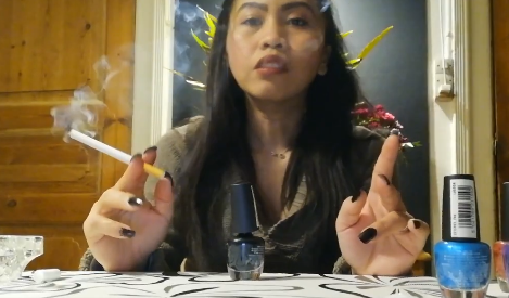 Puting on Nail extensions and colors – Mary Pinay