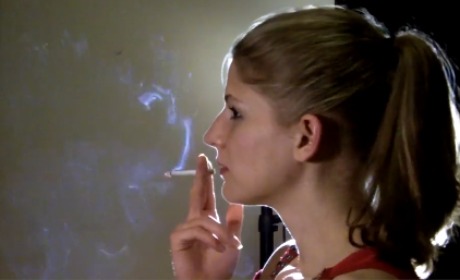 Stunning Smoker is Demolishing a 100s Cigarette