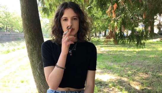 How She Looks As a Smoker Now She Realises She’s Addicted