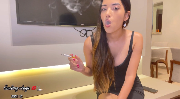 Smoking a Strong Corck – Angie