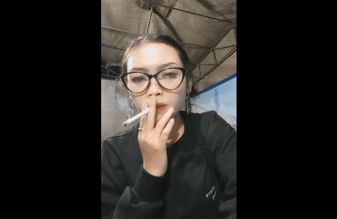 Smoking indonesian Teen on instagram live 8