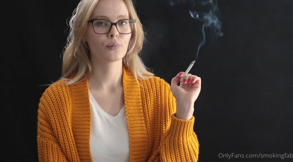 Smoking with glasses – SmokingFabi