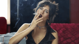 Sonya Smokes Reds – Nicotine Ladies