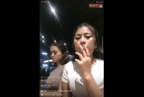 Two Teens Indo Smokers Live