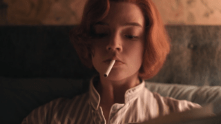 Anya taylor-joy Smoking Candid – The queen gambit #1