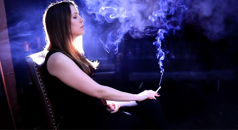 Ava Grey Smoking VS Red Pack – USAsmokers