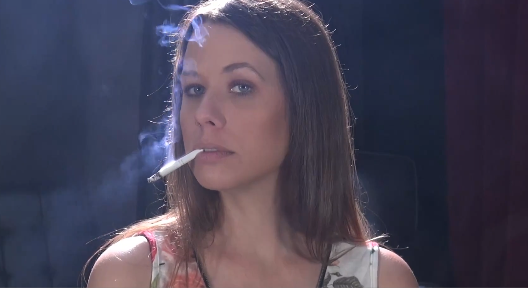 Ava Grey Smoking VS Red Pack