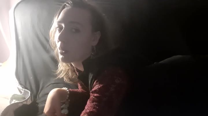 She loves to have her Lungs full of Smoke (Darkside Smoking Fetish)