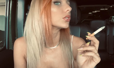 justnitnee – Smoking in My New Jeep