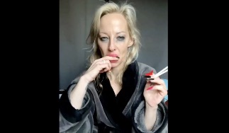 Smoking two cigarettes at once 3 – smokingquuenalina