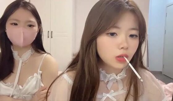 Xiaonian – two chinese girls smoking live 2
